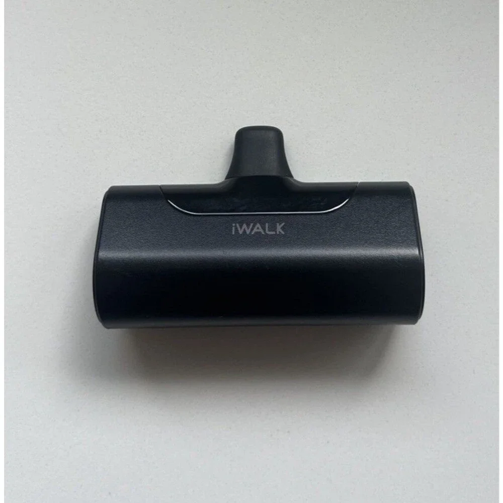 Black IWALK Older Cable Portable Power Bank for iPhone 13/14 and 13/14pro